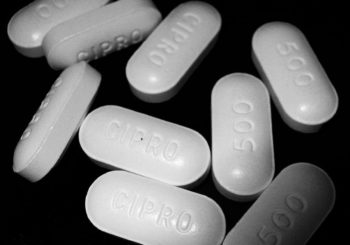Ciprofloxacin tablets. Photo credit: Wikimedia commons.